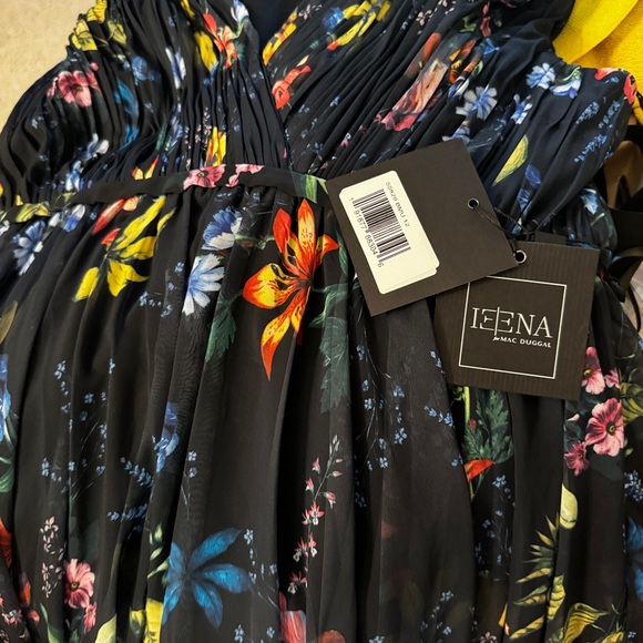 Mac Duggal style 55829  Pleated Floral A-Line Gown size 12 - Picture 3 of 3